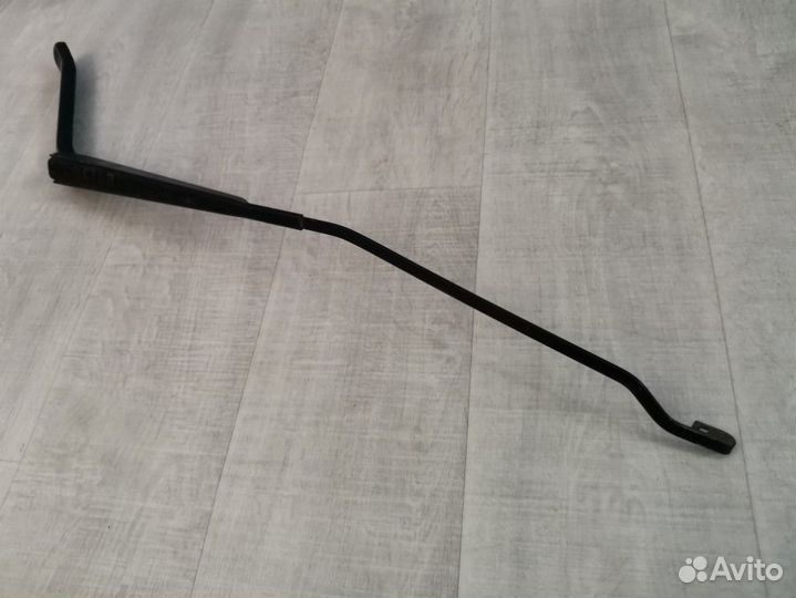 Поводок стеклоочистителя передний правый Ford
