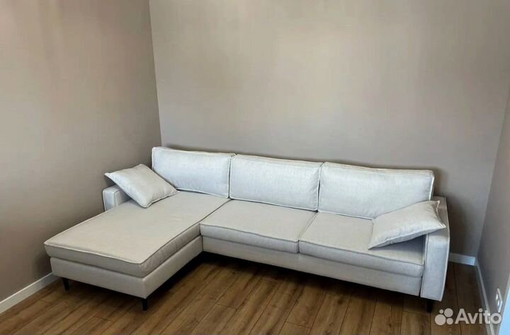 Угловой Диван белый Б/У