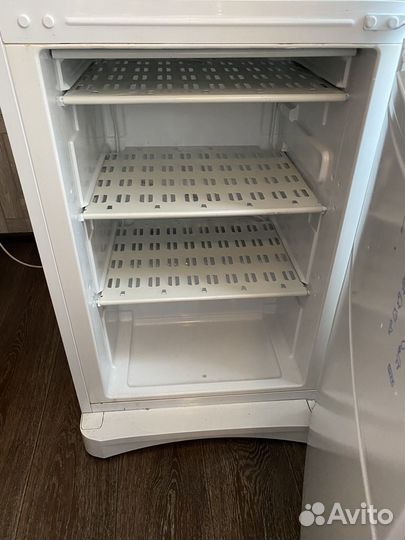 Холодильник indesit