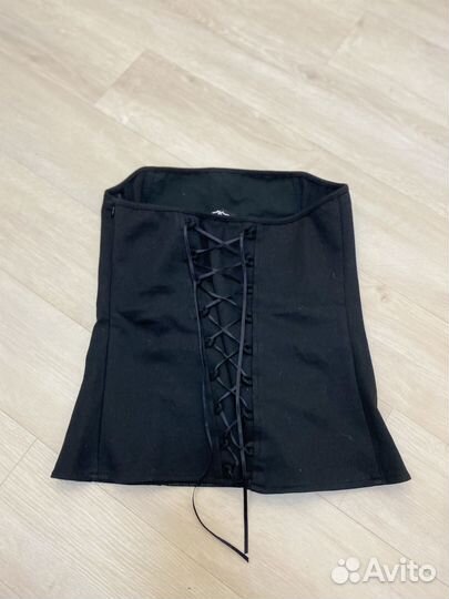 Корсет с кожаной вставкой и стразами