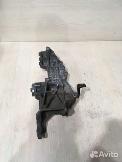 Кронштейн генератора Ауди А4 Б5 1.8 ADR 058145523E