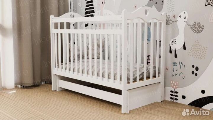 Кроватка для новорожденных и комод новые