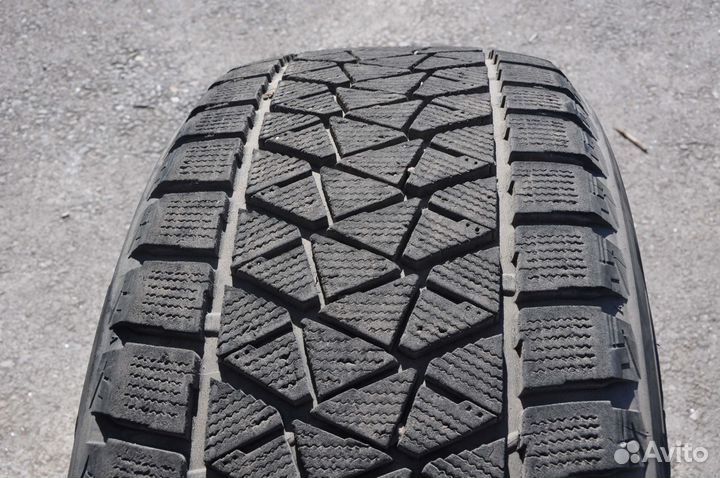 Bridgestone Blizzak DM-V2 275/55 R20 117T