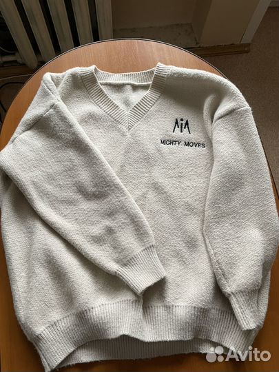 Свитер женский