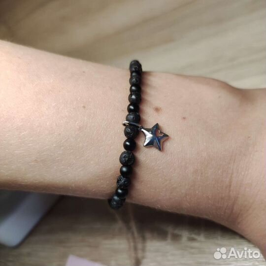 Браслет из лавы, агата с серебряной подвеской