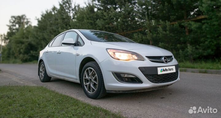 Opel Astra 1.6 МТ, 2013, 127 000 км