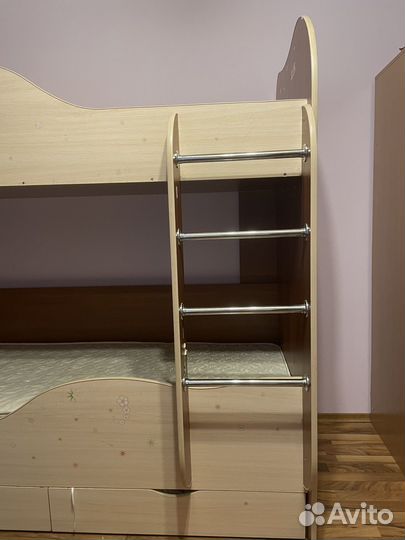 Двухъярусная кровать бу с матрасами