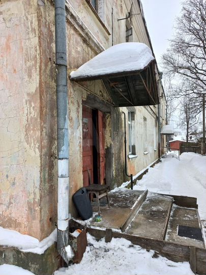 Комната 32 м² в 4-к., 2/2 эт.