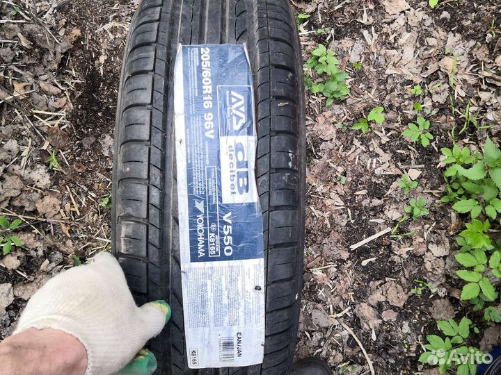 Yokohama AVS Decibel V550 205/60 R16 96V