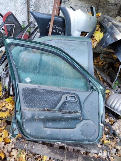 Передняя левая дверь Nissan primera 1995-2000