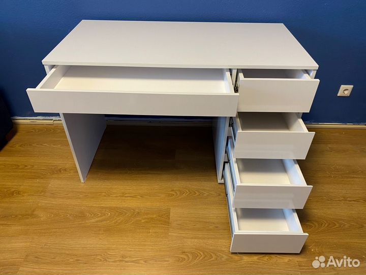 Стол компьютерный белый глянец