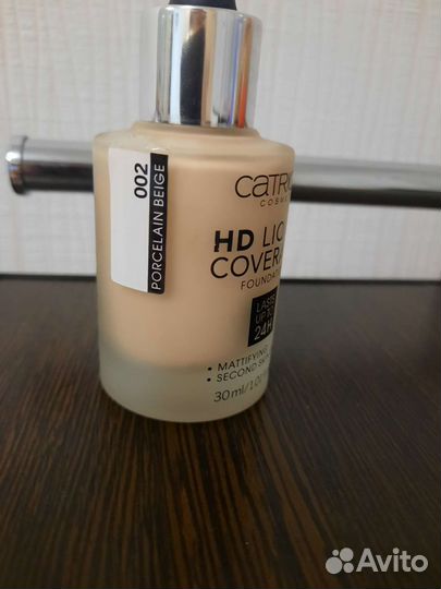 Тональная основа catrice