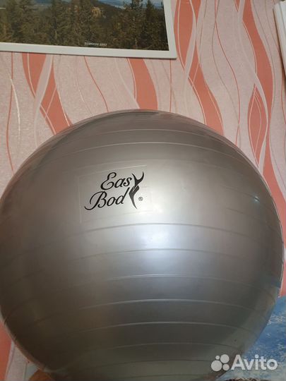 Гимнастический мяч для ремонта спины