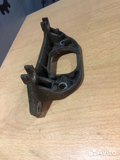 Кронштейн опоры кпп Renault Duster