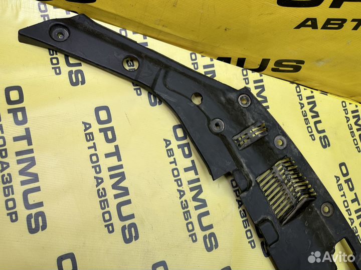 Кожух замка капота Toyota Highlander 2