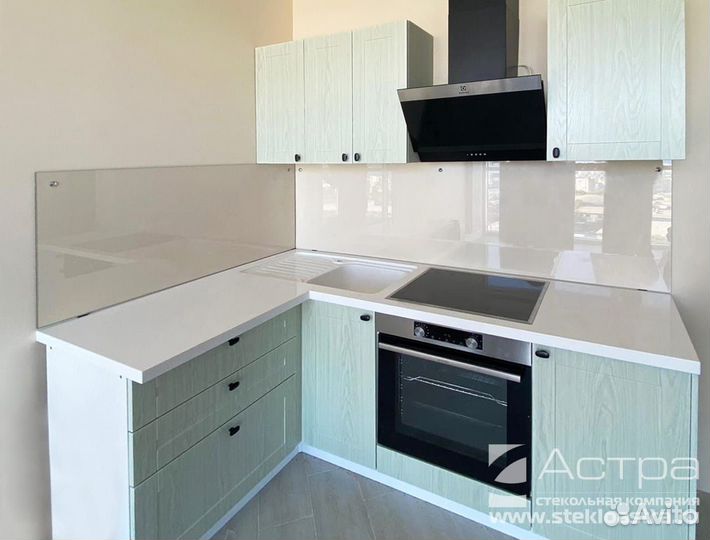 Стеклянный фартук для кухни