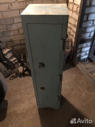 Продам металлический сейф
