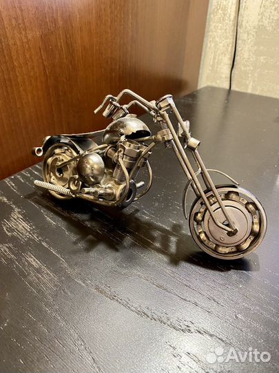 Модель мотоцикла из металла