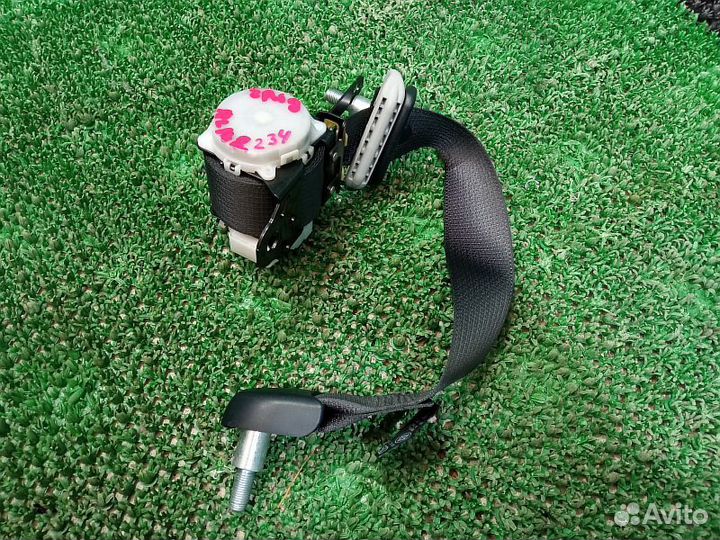 Ремень безопасности задний левый Toyota Fortuner