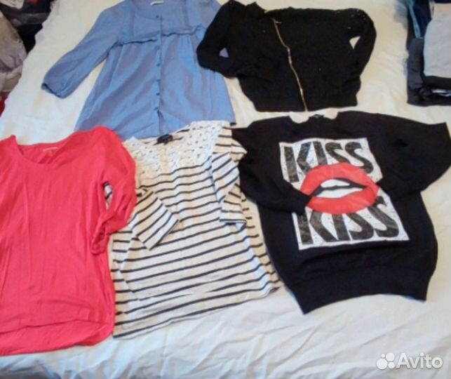 Пакетом вещи для девочки-подростка