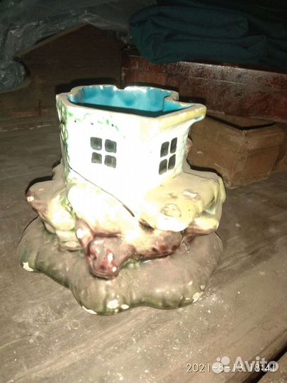 Старинная статуэтка шкатулка