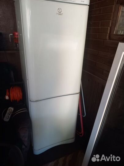 Холодильник бу indesit
