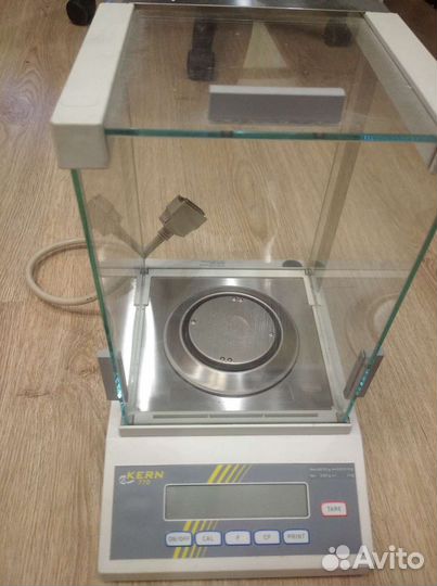 Весы лабораторные