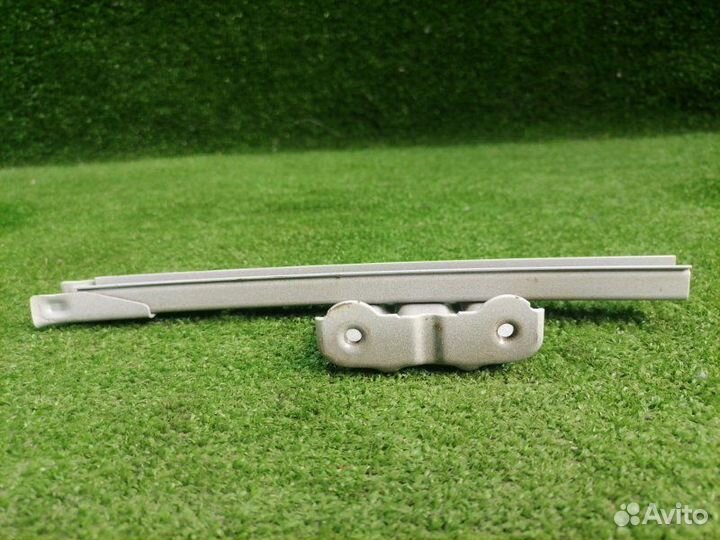 Направляющая стекла передняя правая Toyota Camry