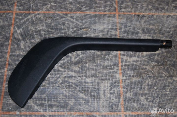 Накладка стекла двери задней левой - Kia Cerato 3