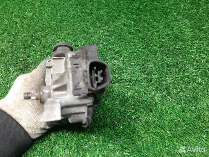 Моторчик стеклоочистителя на Toyota Avensis 2