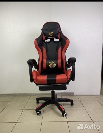 Геймерское кресло красное