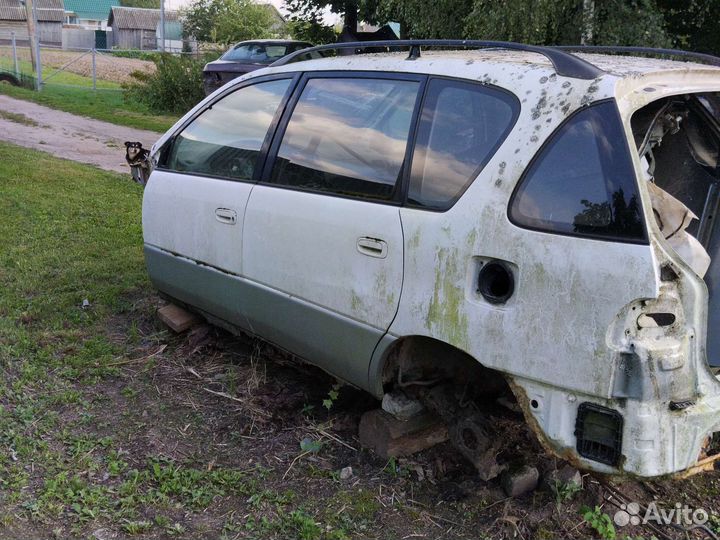 Запчасти для тойота пикник