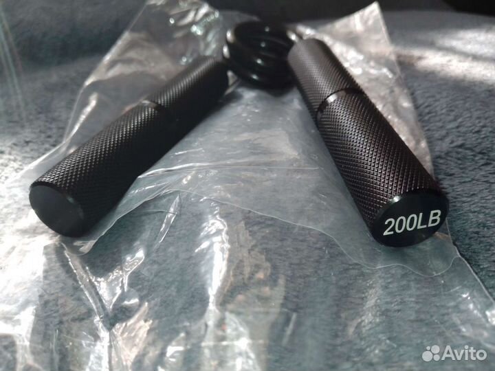 Эспандер пружинный 90 кг для уверенных мужчин:)