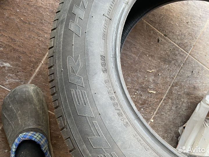 Bridgestone Dueler H/P 215/65 R16