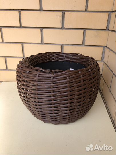 Кашпо для цветов из ротанга