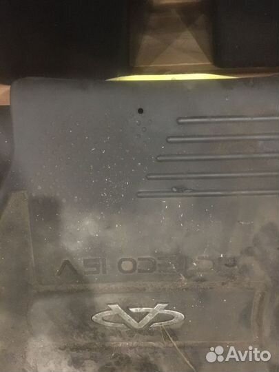 Декоративная крышка двс Chery Fora (A520)