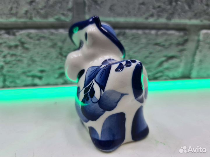 П.8067 Тётушка корова в шляпе Гжель