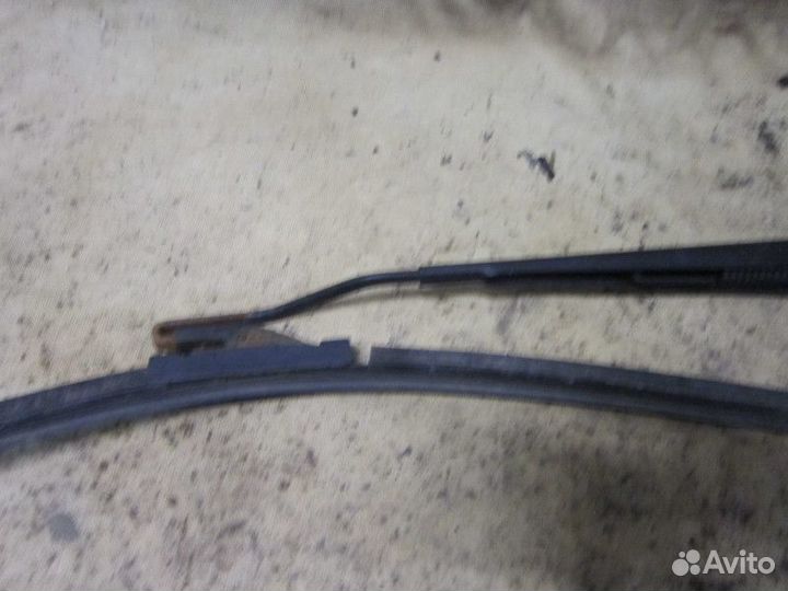 Поводок стеклоочистителя передний левый Ssang Yong