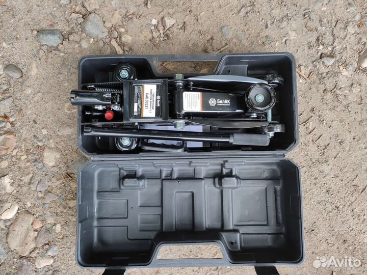 Домкрат подкатной 2 т