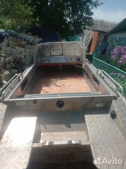 Моторная лодка