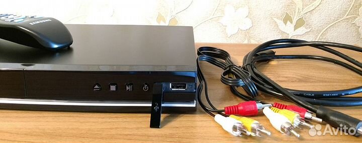 Samsung Blu-ray плеер BD-D5100 (Blu-ray, DVD, USB)