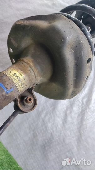 Стойка амортизатора передняя левая Honda CR-V 3