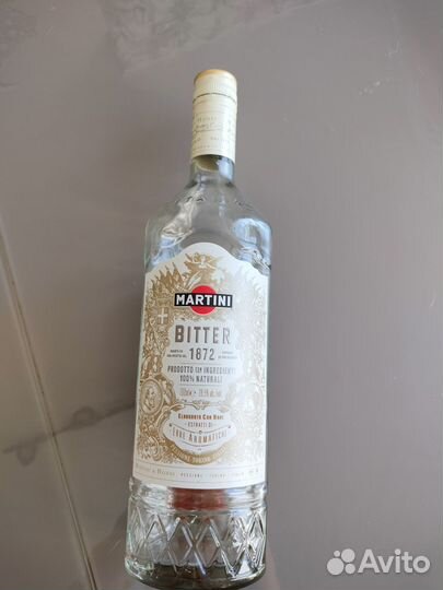 Пустая бутылка мартини Биттер