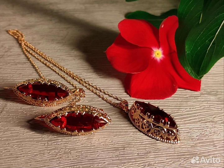 Цепочка с подвеской и серьги