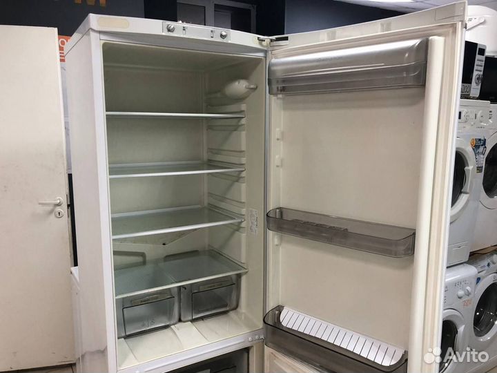 Холодильник Ariston/гарантия/доставка