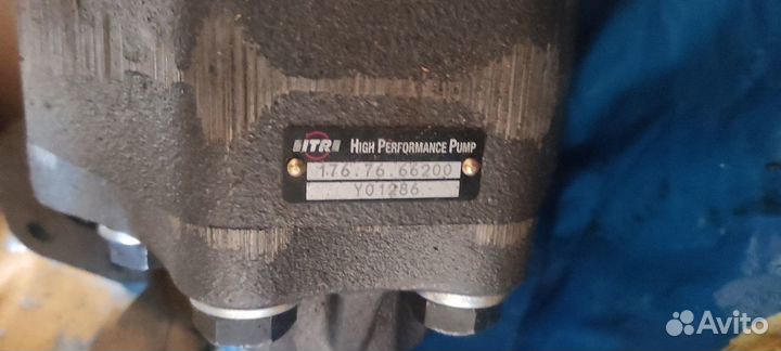 Насос лебедки Komatsu D355