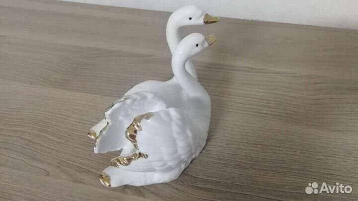 Статуэтка лебеди