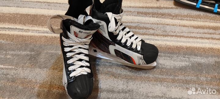 Коньки хоккейные