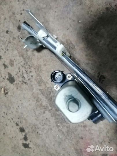 Стеклоподъемник передний левый Renault Sandero