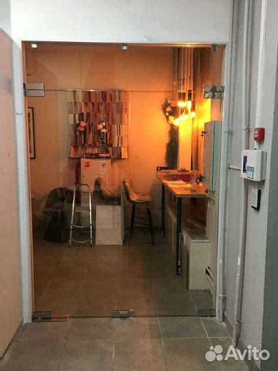 Стеклянная дверь на заказ от 3 дней